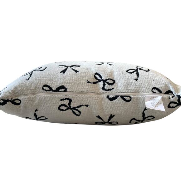Cynthia Rowley BOW Feather Filled Pillow 20x20 Black & Cream NEW - Picture 5 of 12